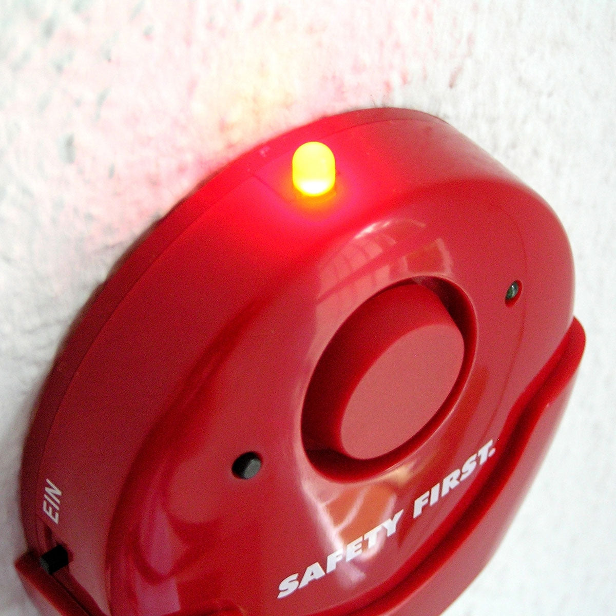 Emergency alarm with LED light to protect your home