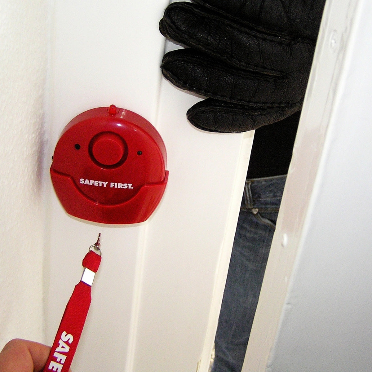 Emergency alarm with LED light to protect your home